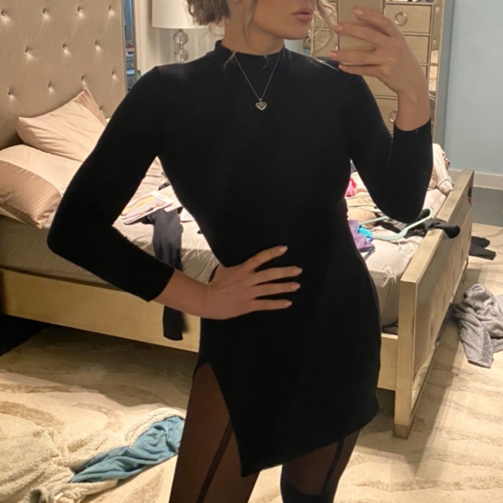 ❌SOLD❌ Black ribbed naked wardrobe dress with slit - Picture 2 of 4